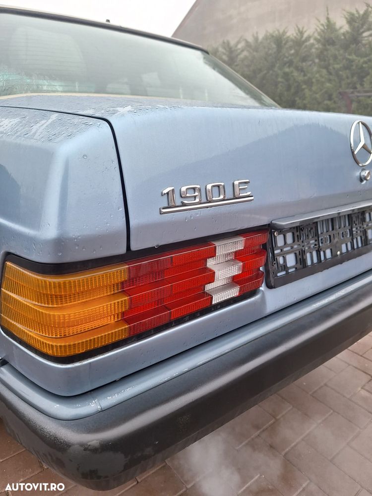 Mercedes-Benz 190 - 10