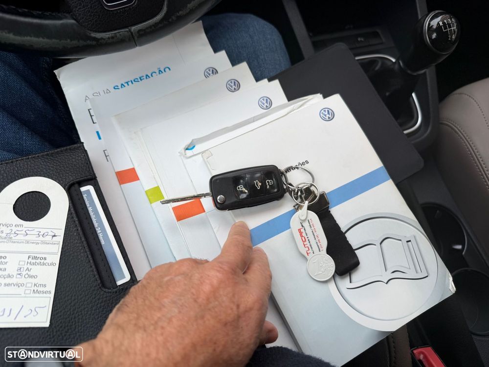 VW Jetta 1.6 TDi Confortline - 14