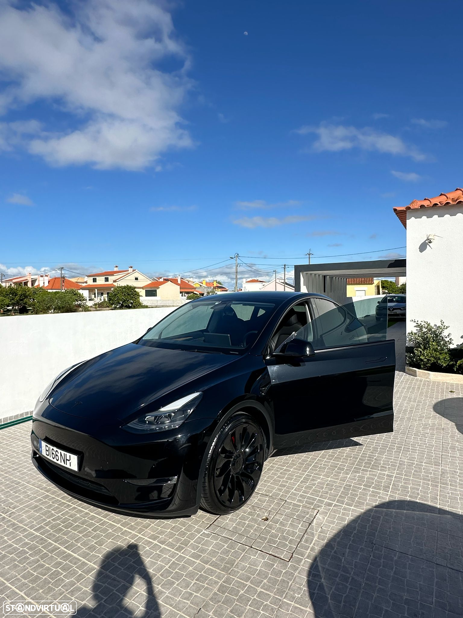 Tesla Model Y Performance Dual Motor AWD - 32