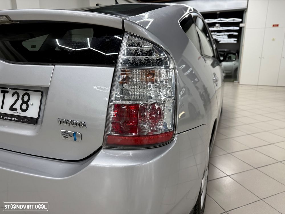 Toyota Prius 1.5 VVT-i HSD Sol - 6
