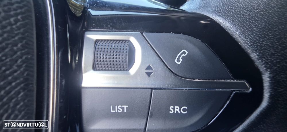 Peugeot 2008 1.5 BlueHDi Allure Pack - 32