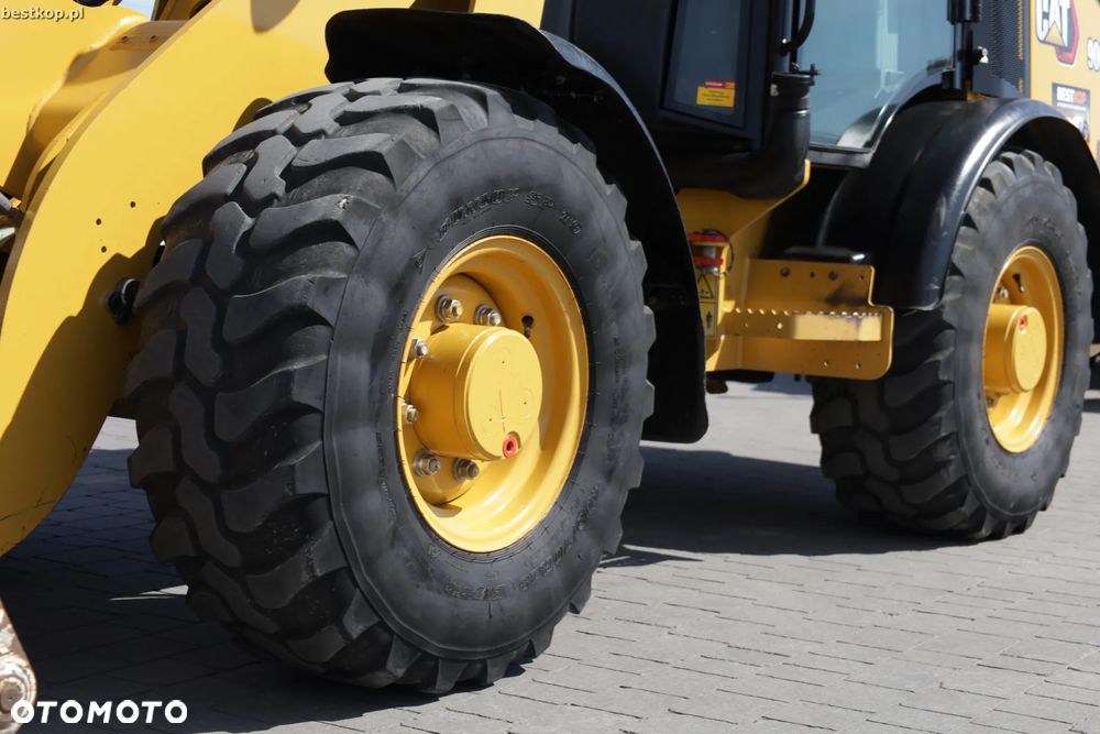 Caterpillar CAT 906M - 19