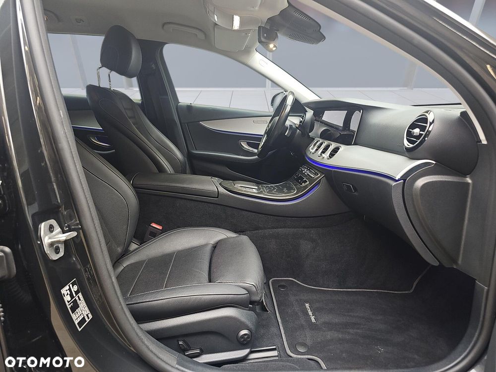 Mercedes-Benz Klasa E 220 d 4-Matic - 11