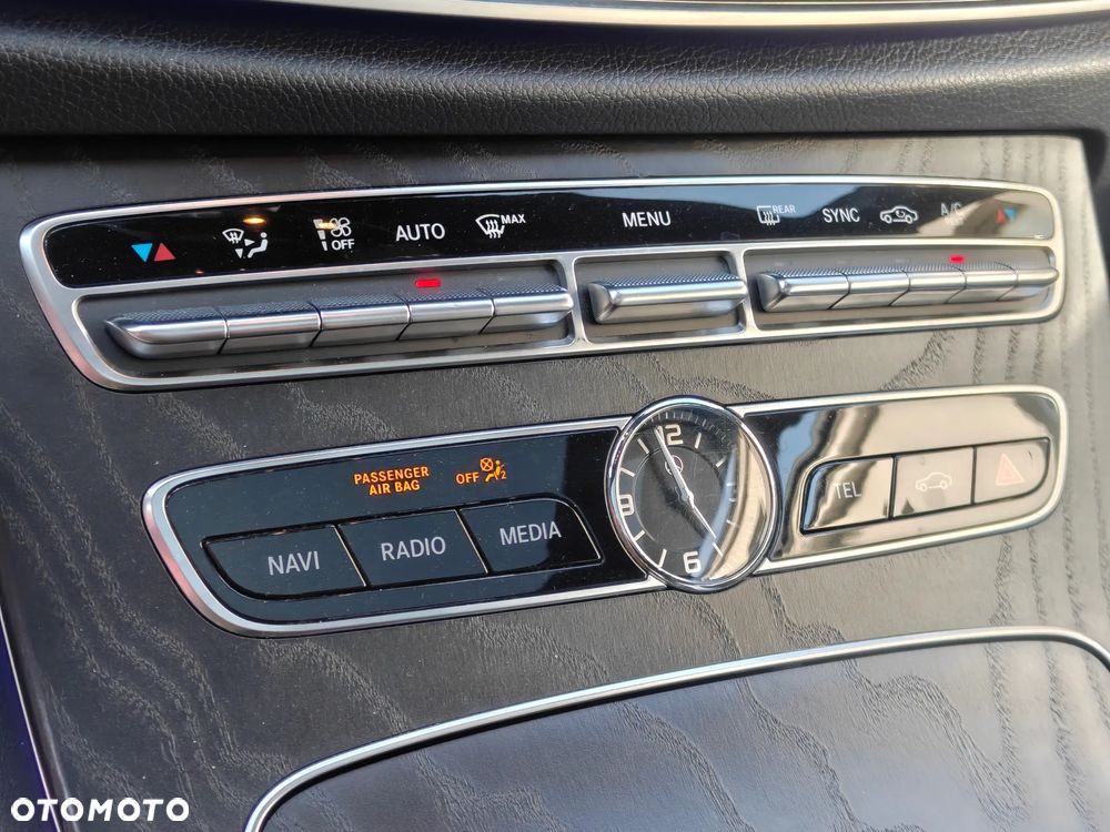 Mercedes-Benz Klasa E 400 4Matic 9G-TRONIC AMG Line - 22