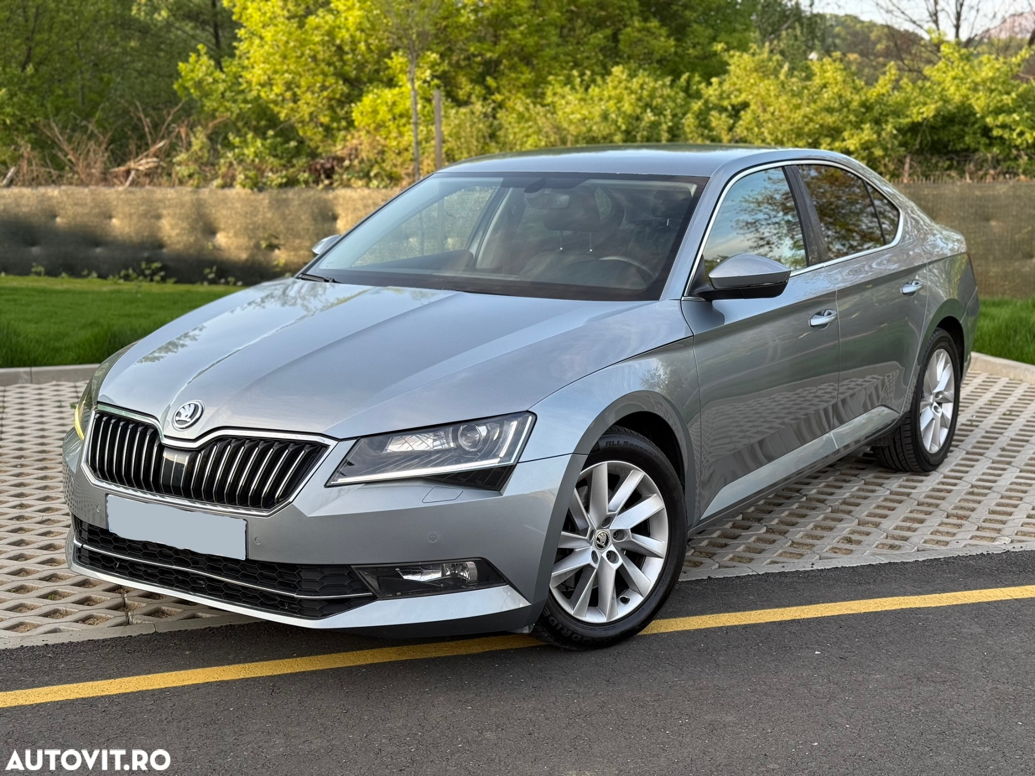 Skoda Superb 2.0 TDI DSG Style - 4
