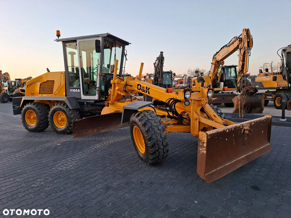 O&K F106A Równiarka Drogowa / New Holland / - 2