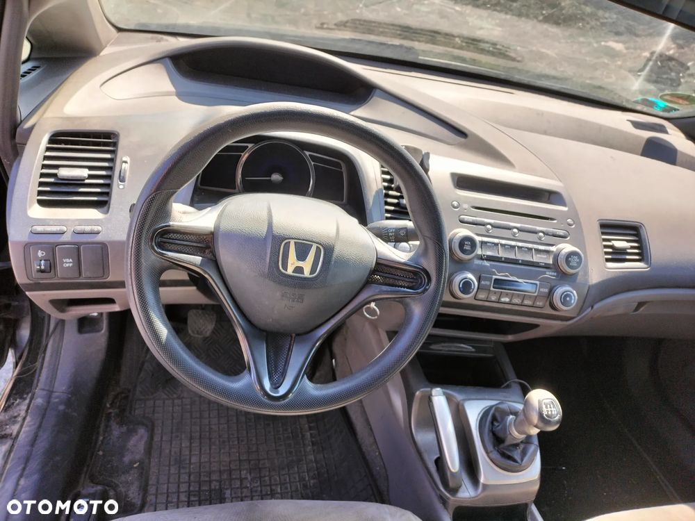 HONDA CIVIC VIII SEDAN 1.8 B92P MASKA DRZWI PRZÓD TYŁ LEWY PRAWY KLAPA BAGAŻNIKA ZDERZAK BELKA PRZÓD TYŁ BŁOTNIK SZYBA LUSTERKO LAMPA SILNIK SKRZYNIA CAŁY NA CZĘŚCI - 7