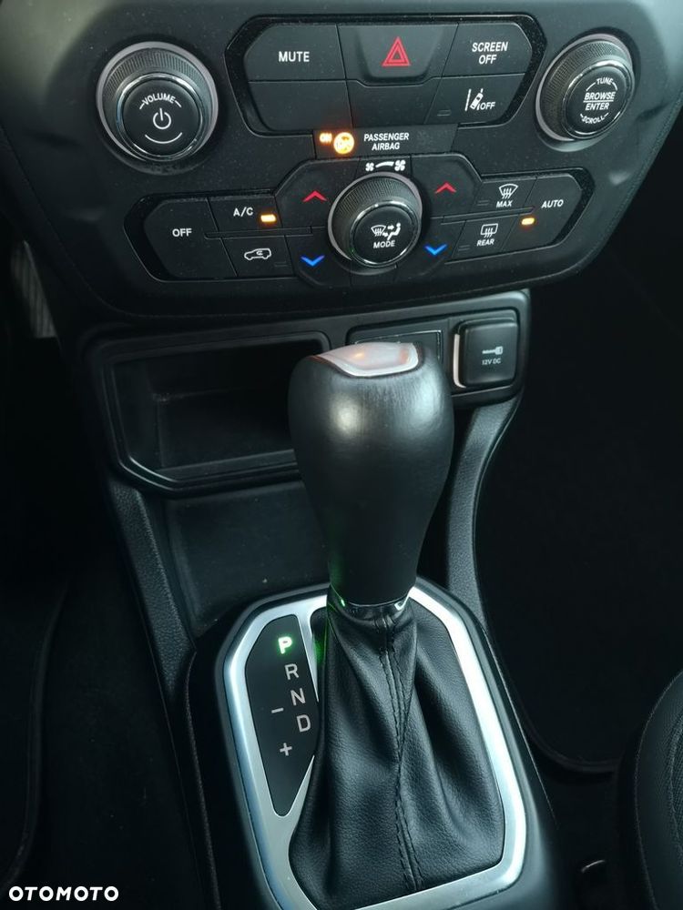 Jeep Renegade 1.5 T4 mHEV Longitude FWD S&S DCT - 26
