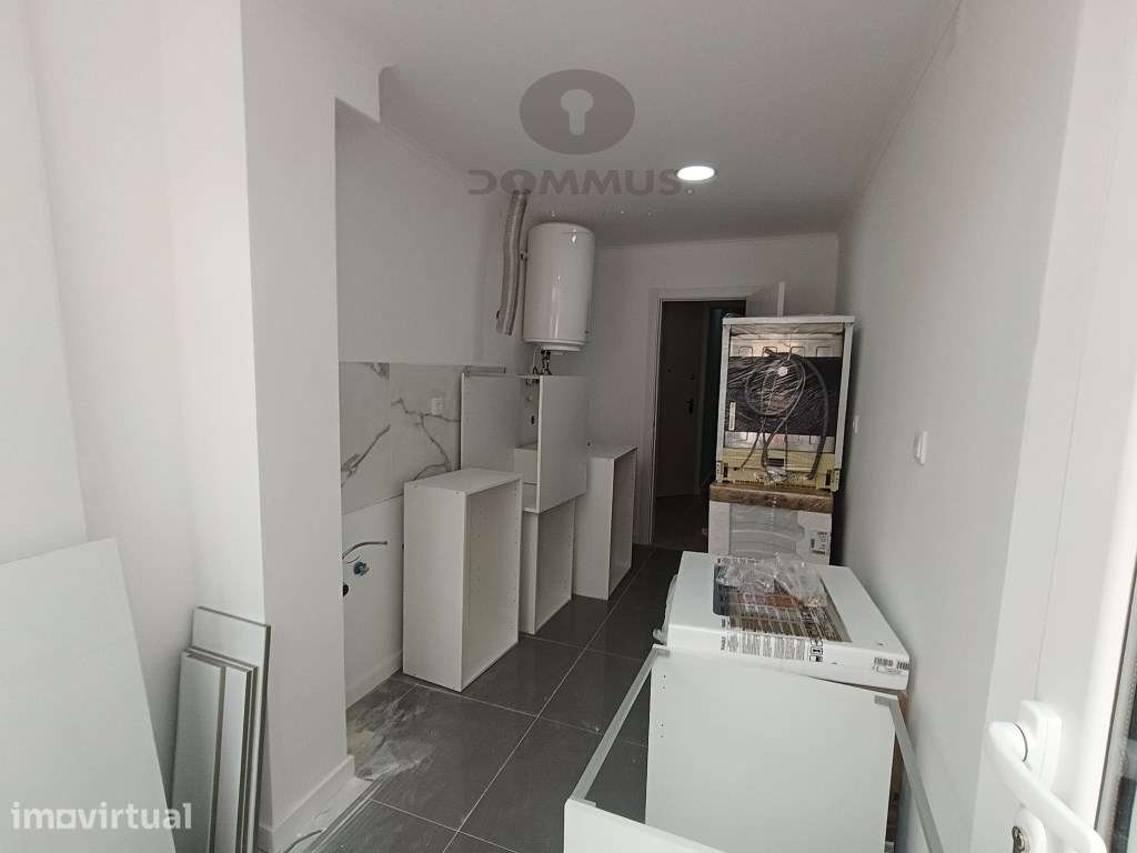 Apartamento T3 Totalmente Remodelado com Terraço na Venteira - Grande imagem: 2/28