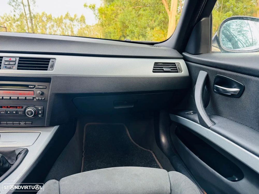 BMW 320 d Pack M - 30