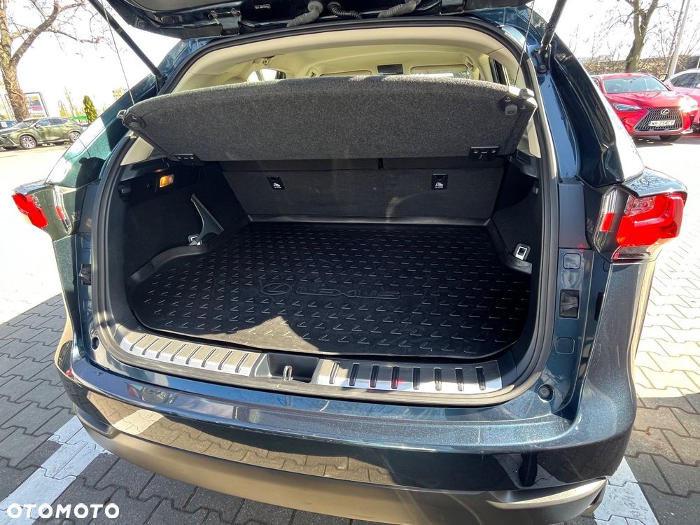 Lexus NX 300h Elite 2WD - 18