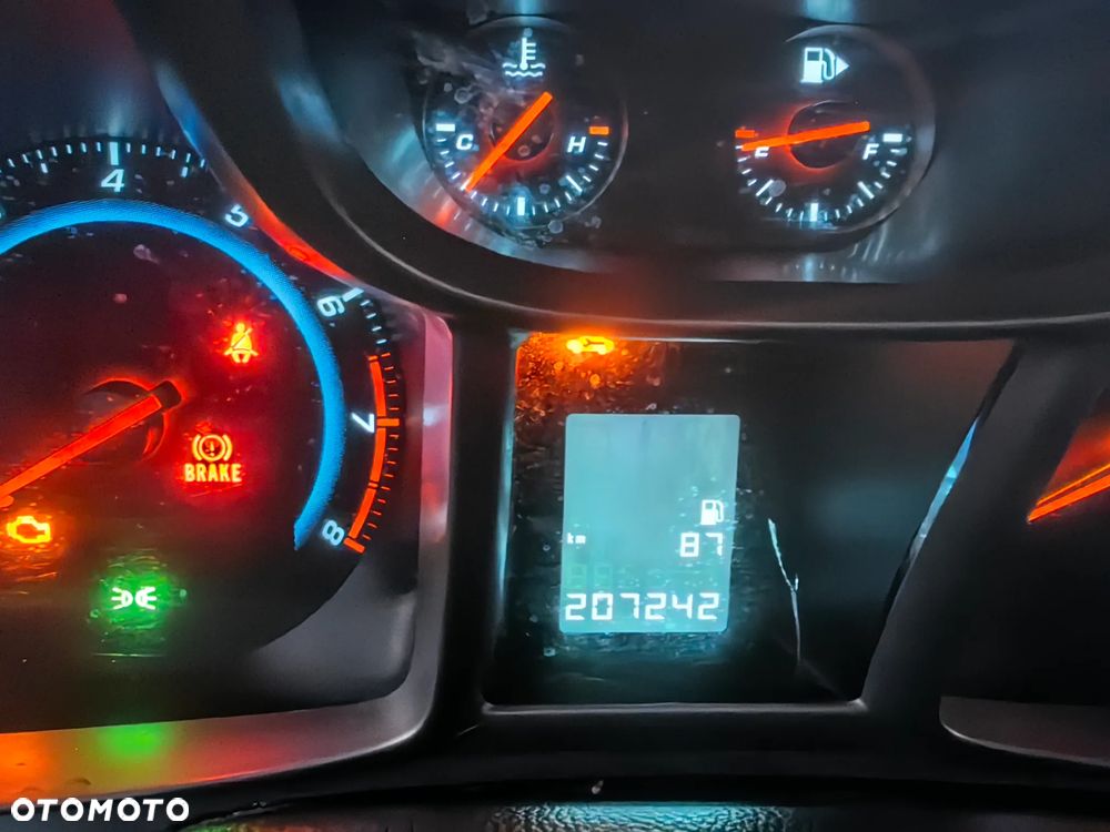 Chevrolet Orlando - 33