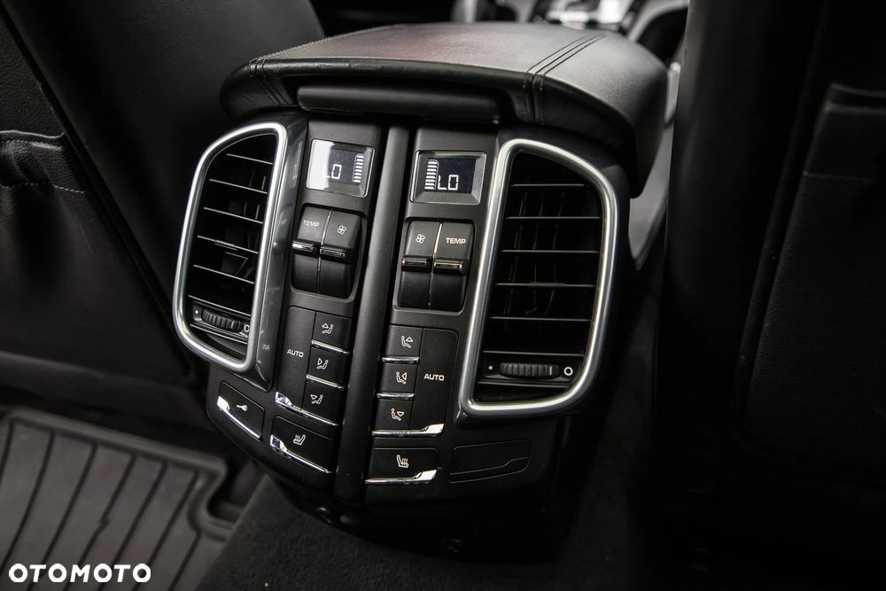 Porsche Cayenne Diesel Tiptronic S - 28