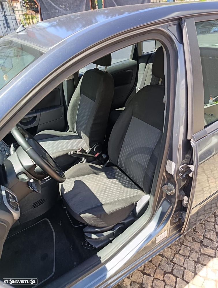 Ford Fiesta 1.4 TDCI Ambiente - 8