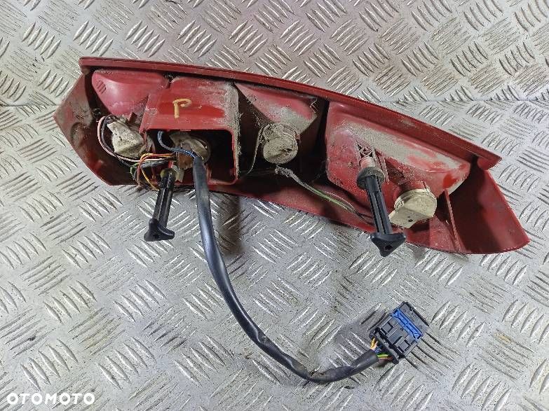 LAMPA PRAWA TYLNA PEUGEOT 807 - 2