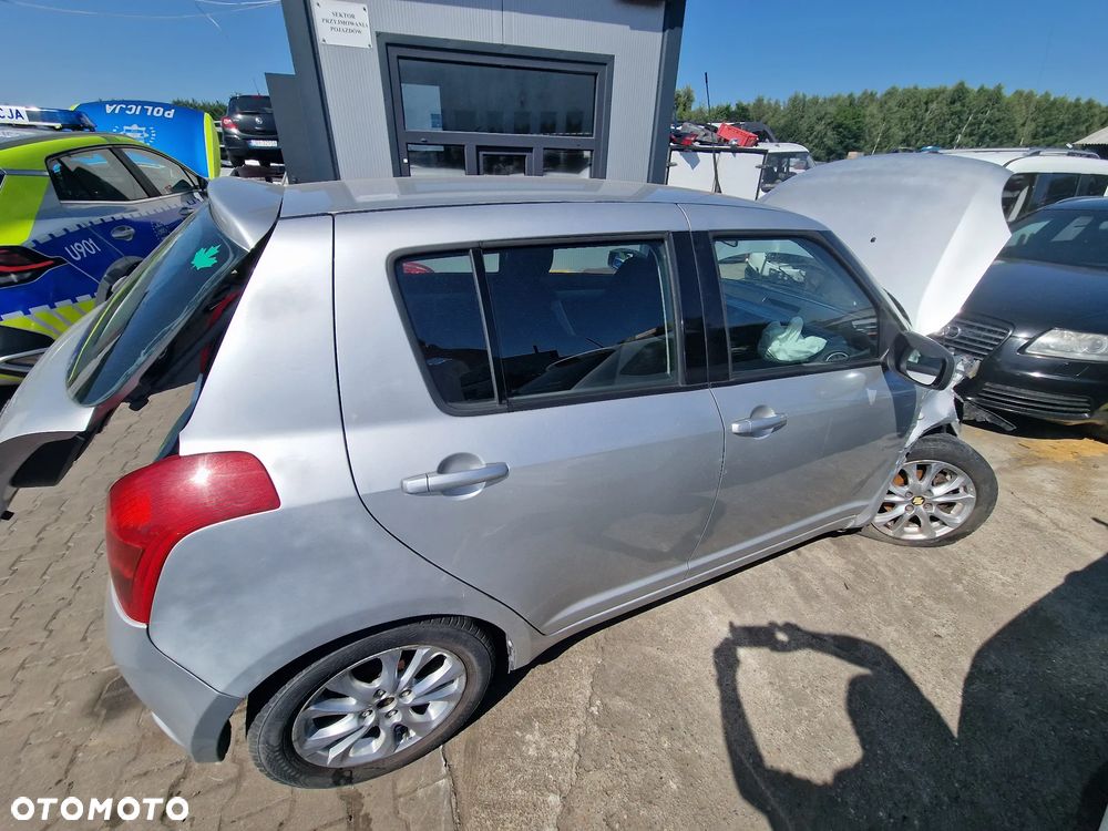 SUZUKI SWIFT - 3