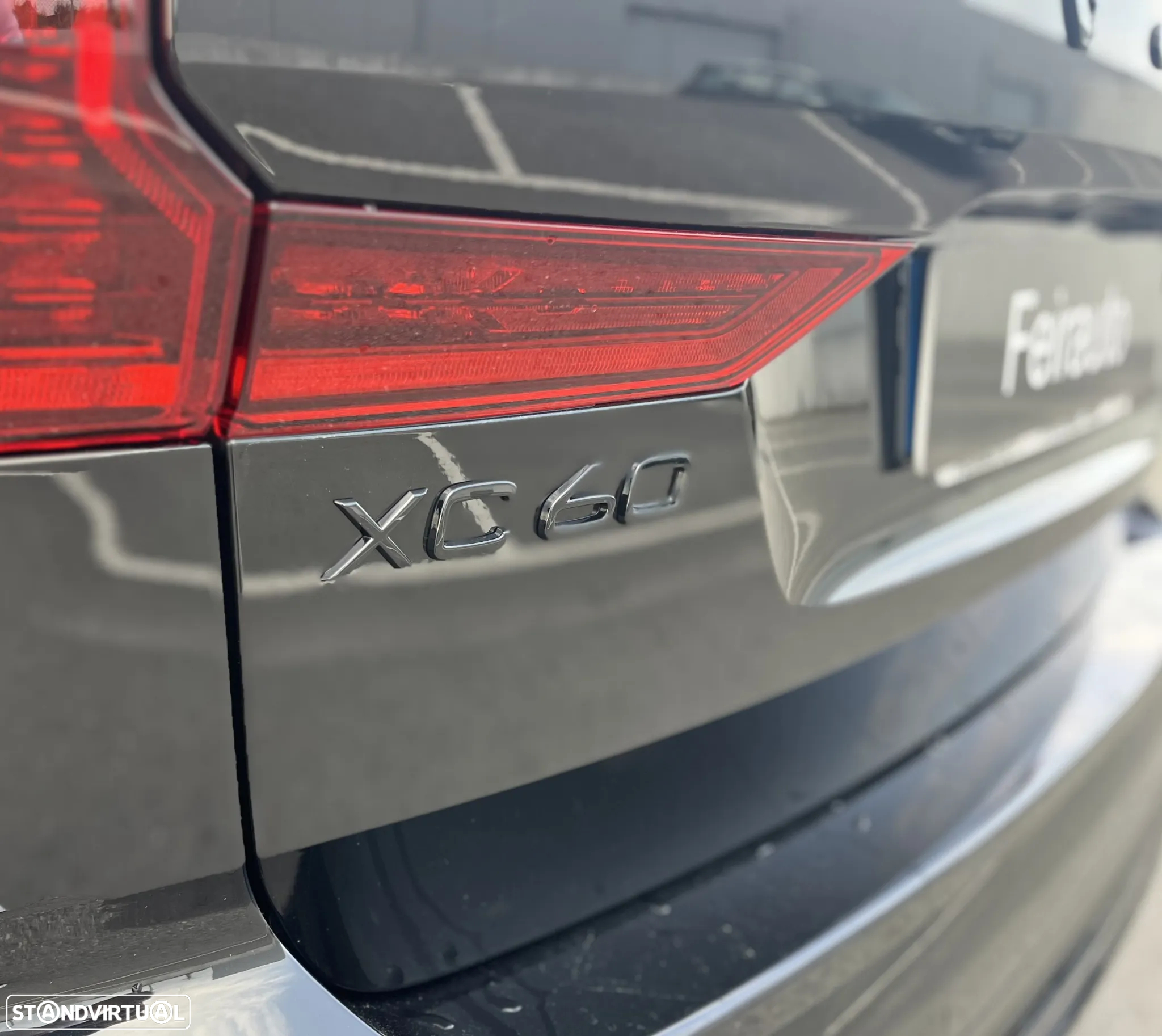 Volvo XC 60 2.0 T6 PHEV Plus Dark AWD - 11