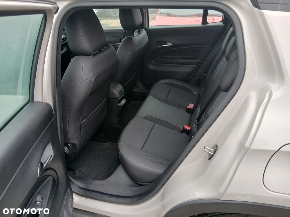 Jeep Avenger 1.2 GSE T3 Altitude FWD - 9