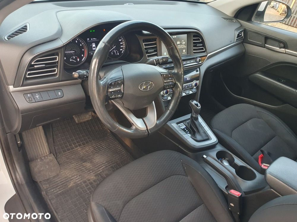 Hyundai Elantra 1.6 Comfort Premiere - 5