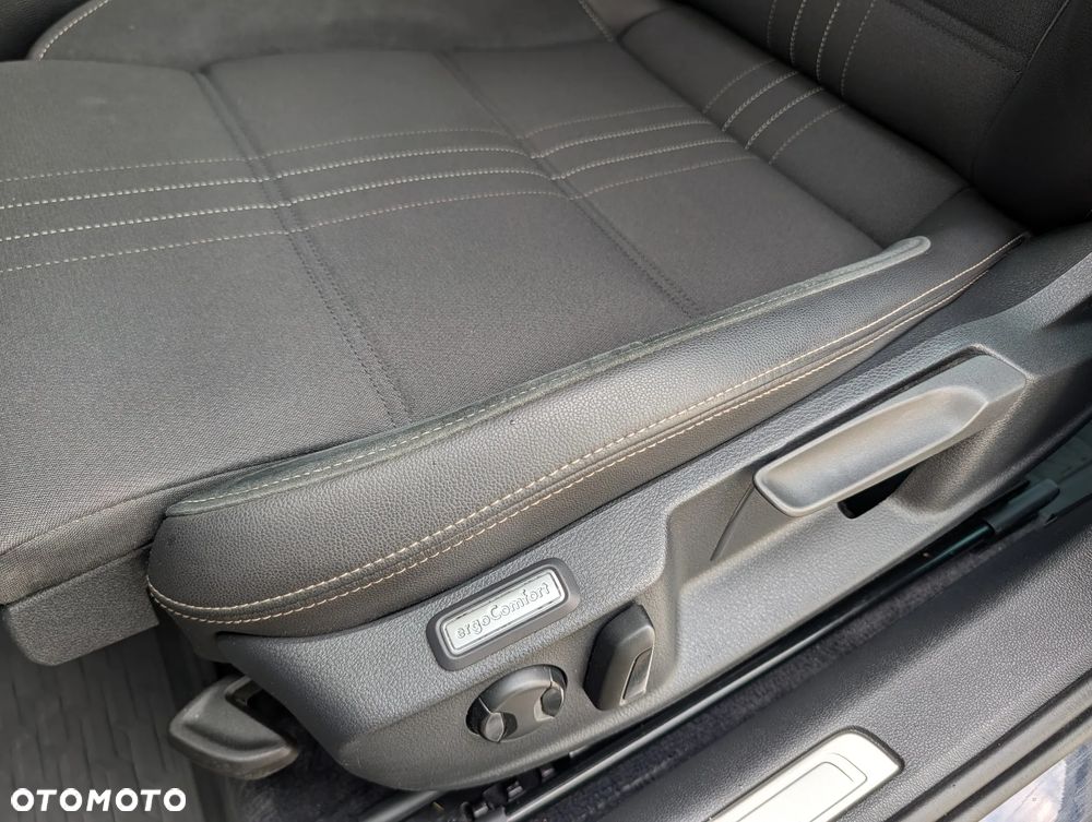 Volkswagen Passat Alltrack 2.0 TDI SCR DSG 4Motion - 13