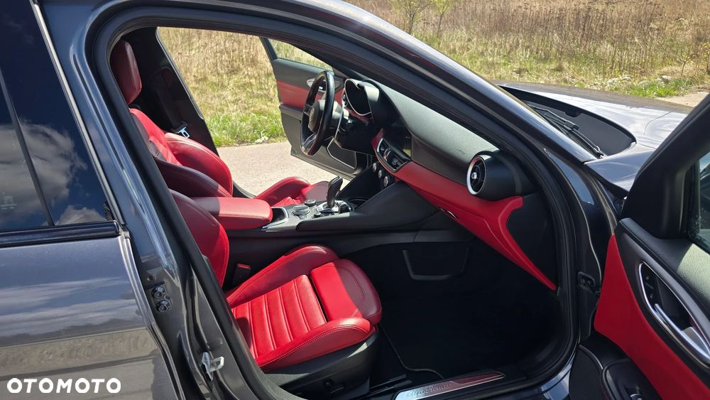 Alfa Romeo Giulia 2.0 Turbo 16V AT8 Veloce Ti - 11