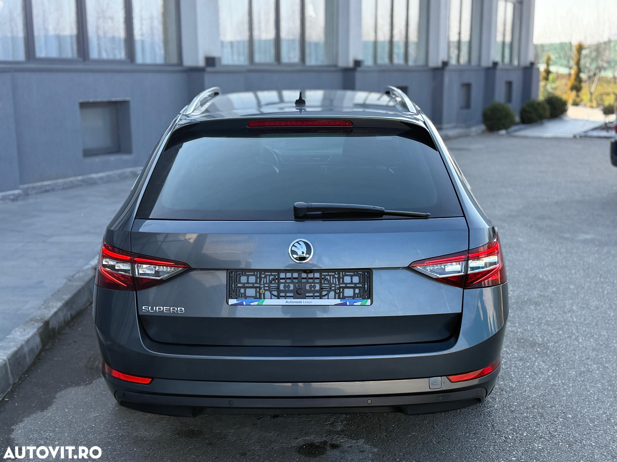 Skoda Superb 2.0 TDI DSG 4X4 Laurin & Klement - 3
