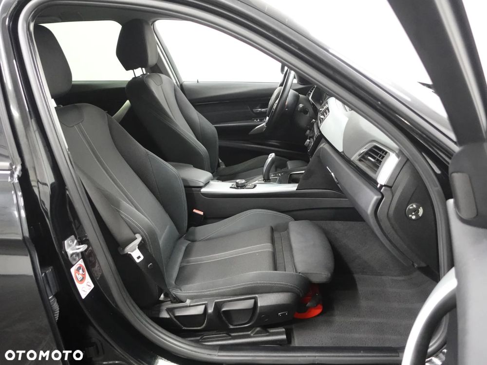 BMW Seria 3 325d Blue Performance Sport Line - 27