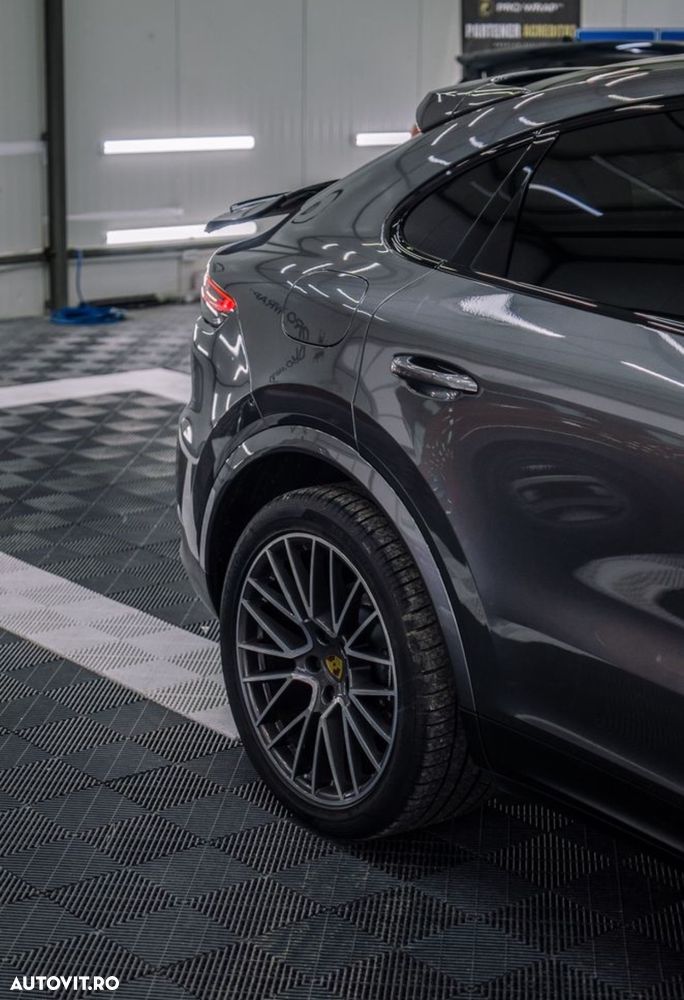 Porsche Cayenne Coupe - 3