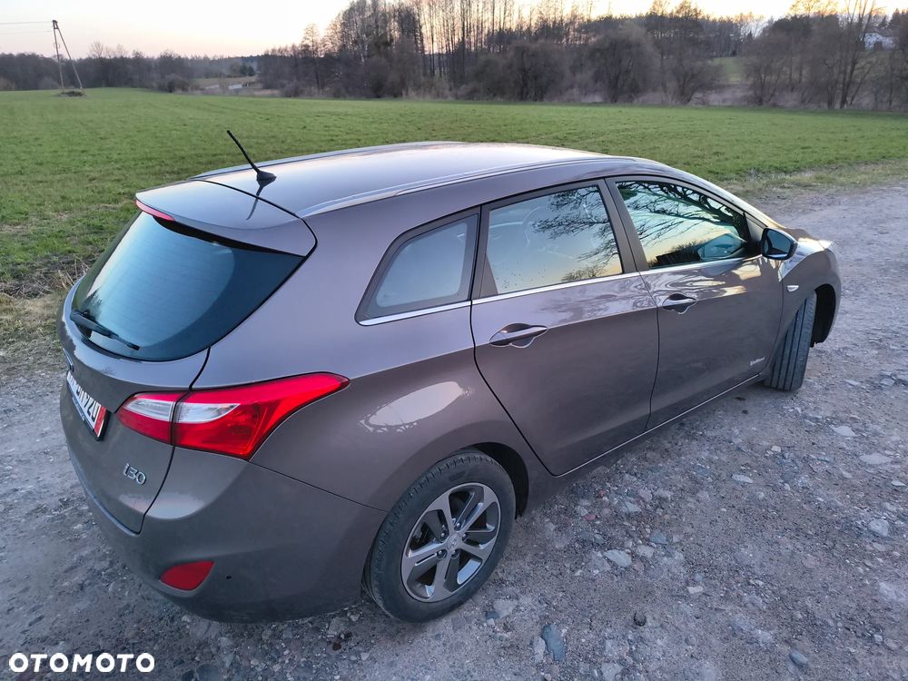 Hyundai i30 1.6 CRDi Fifa World Cup Edition - 8