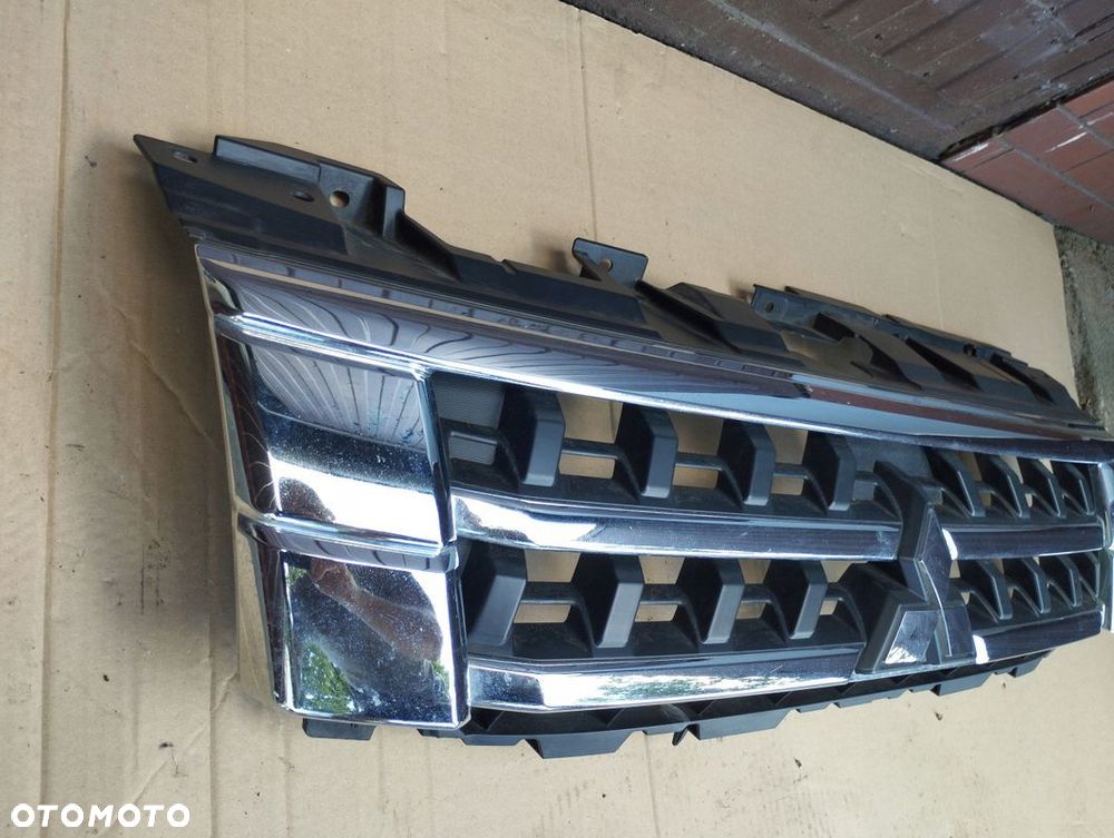 Grill Atrapa Mitsubishi Pajero IV 4 LIFT 2015-^ 7450A975 - 1