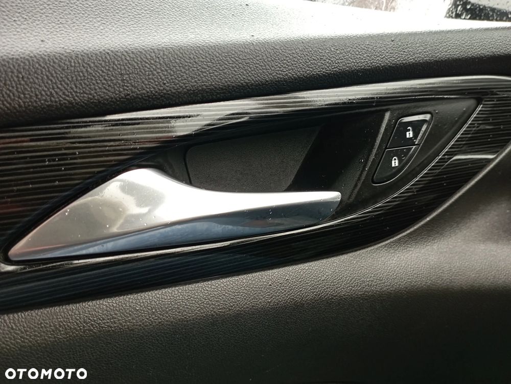 Opel Insignia CT 1.5 T Exclusive S&S - 27