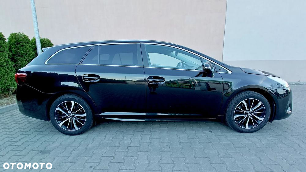 Toyota Avensis 1.8 Premium - 4