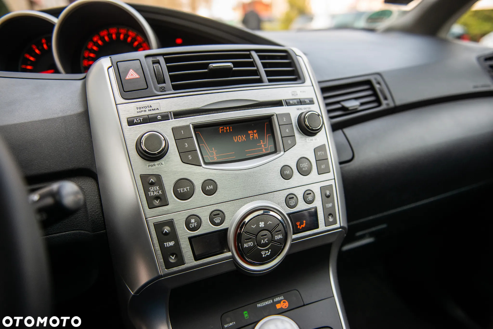 Toyota Verso 2.0 D-4D Premium - 32