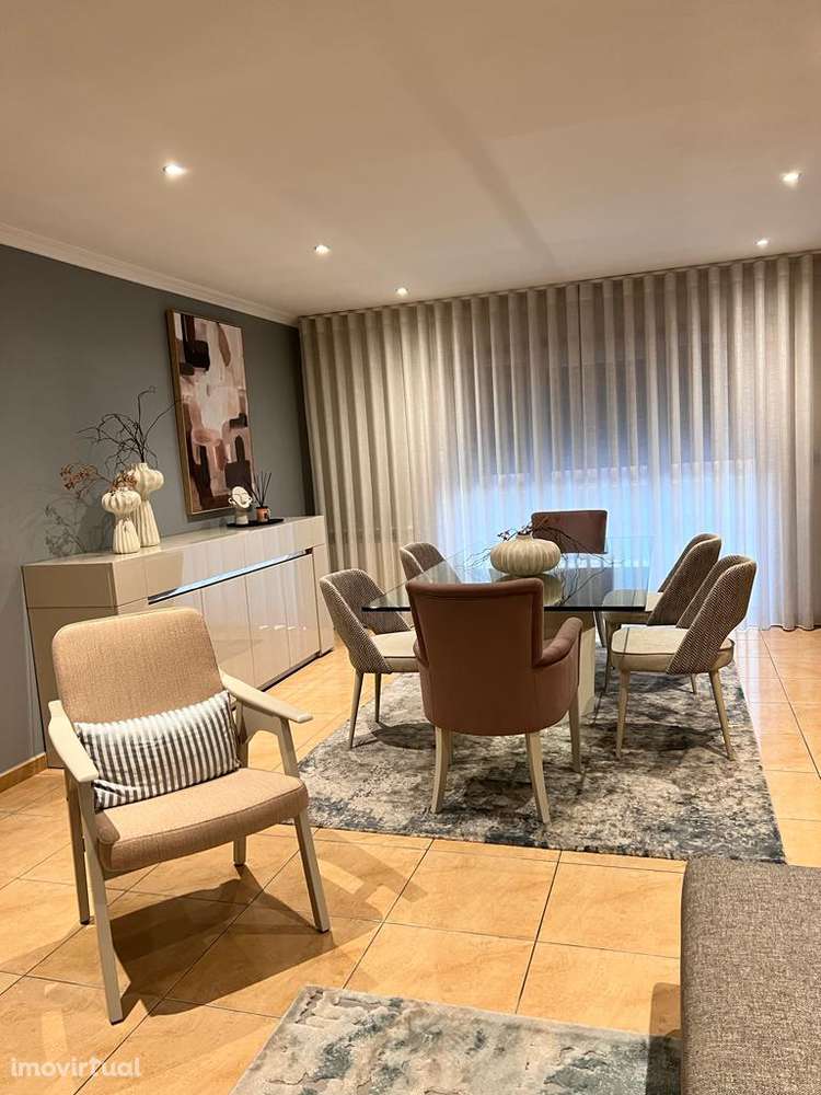 Moradia V4 com garagem, terraço e segurança - Grande imagem: 2/16