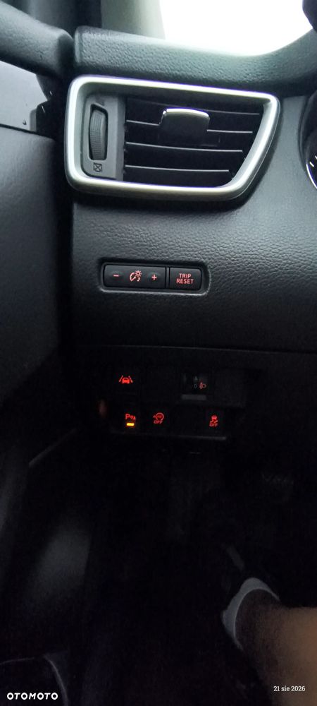 Nissan Qashqai 1.2 DIG-T N-Connecta EU6 - 29