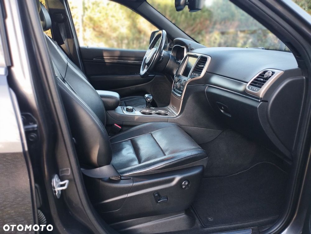 Jeep Grand Cherokee - 12