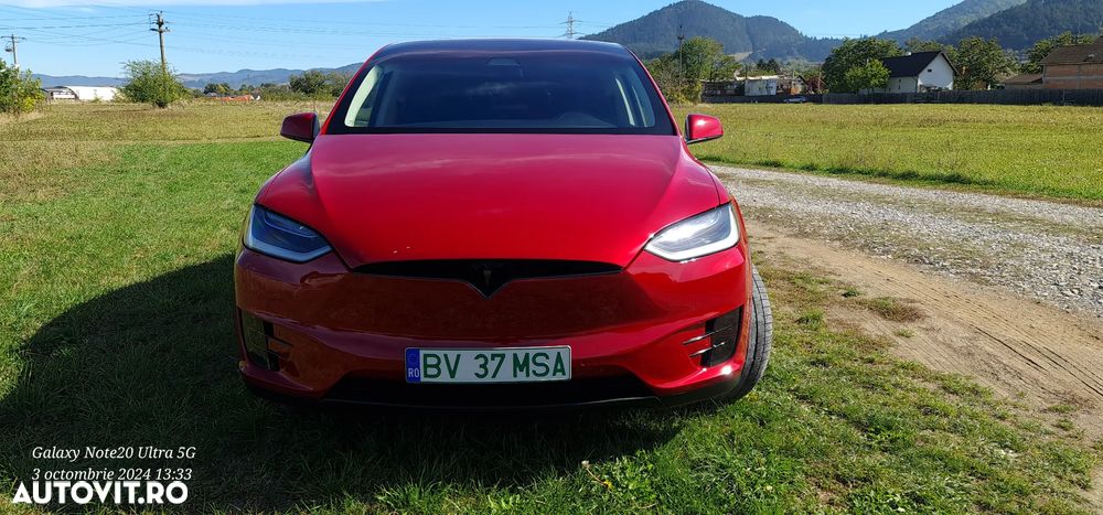 Tesla Model X - 8