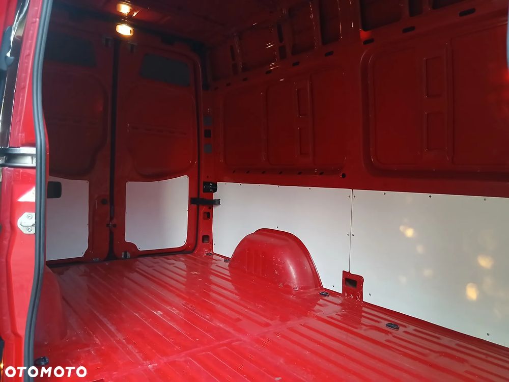 Mercedes-Benz Sprinter - 5