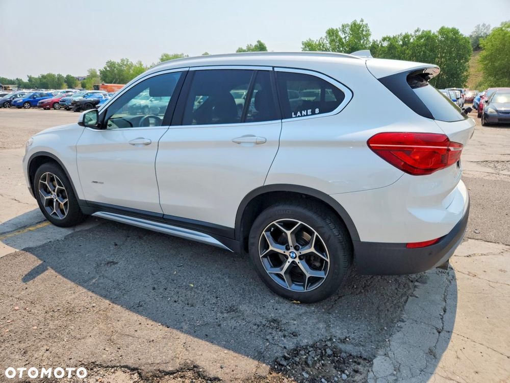 BMW X1 xDrive28i Sport Line - 3