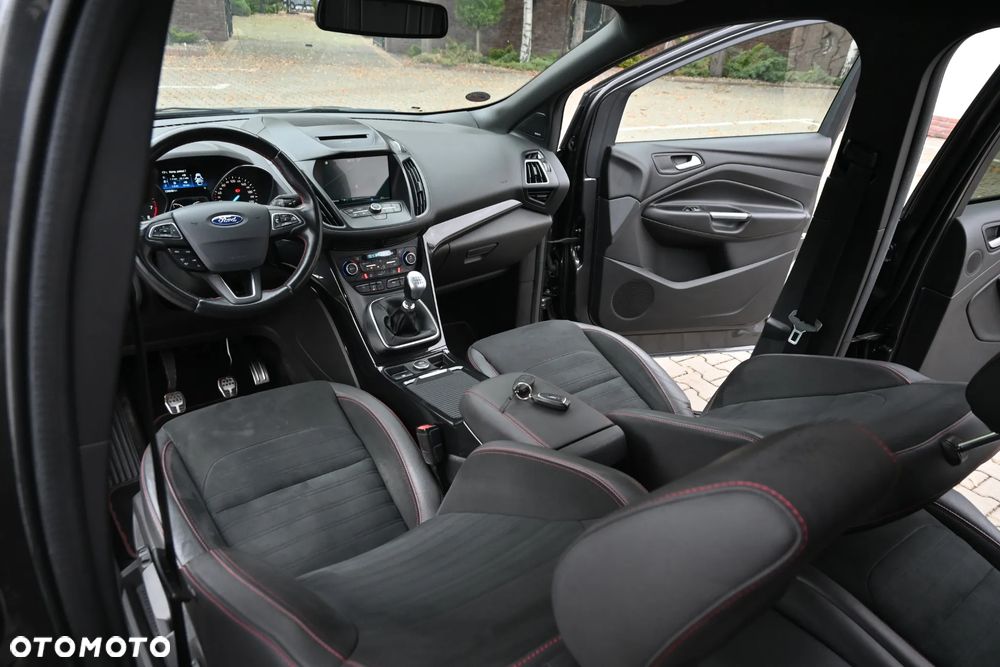 Ford Kuga 1.5 EcoBoost 2x4 ST-Line - 33