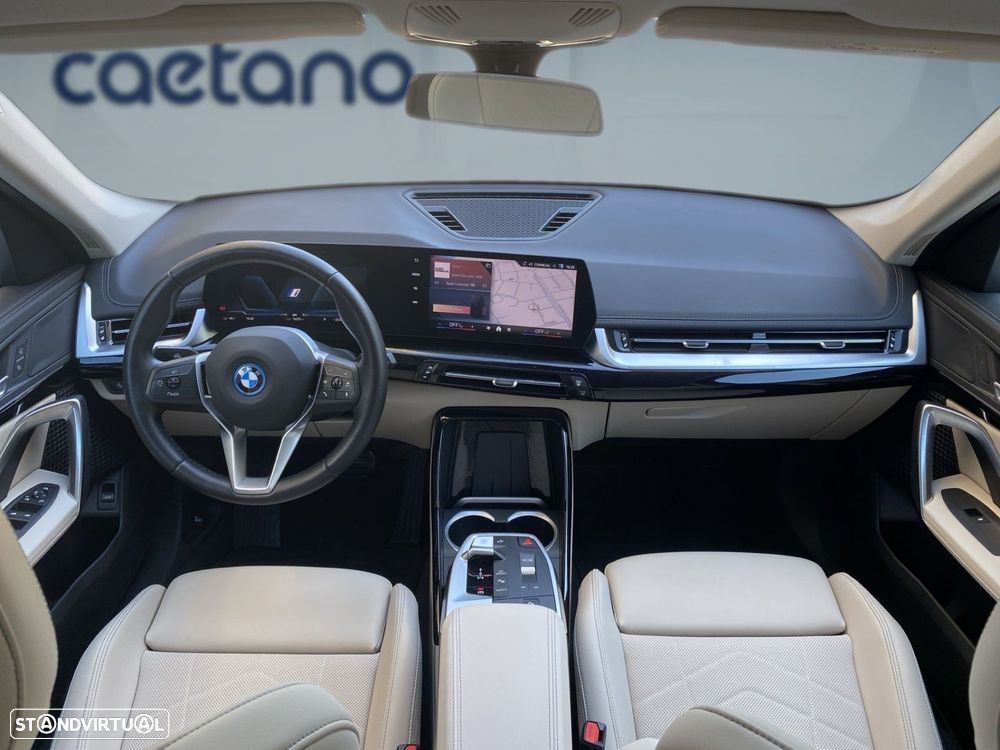 BMW iX1 eDrive20 xLine - 4