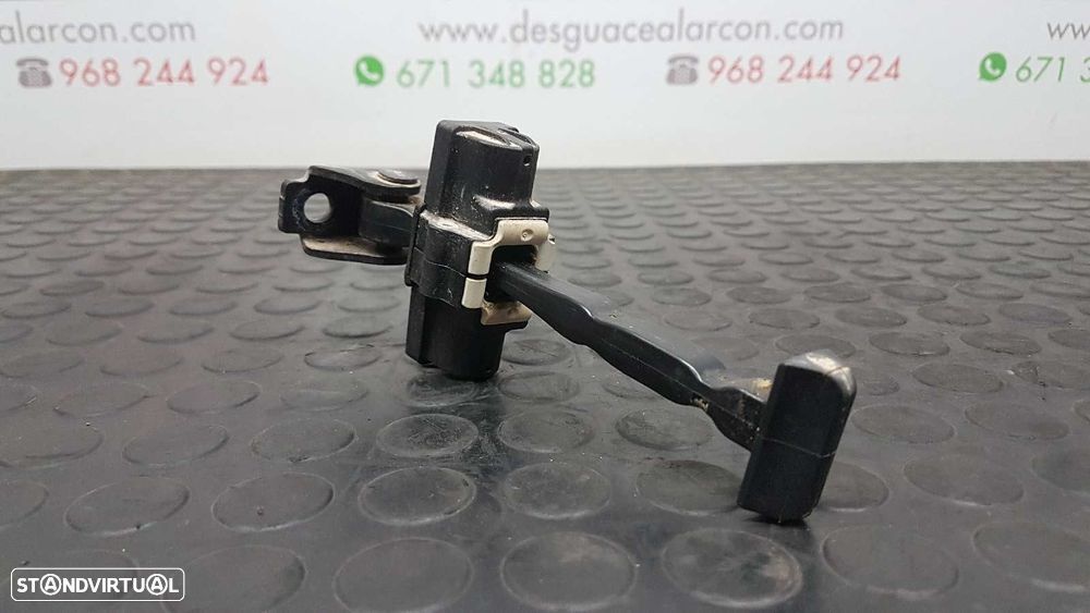 RETENTOR DA PORTA TRASEIRA DIREITA RENAULT TWINGO III DYNAMIQUE - 1