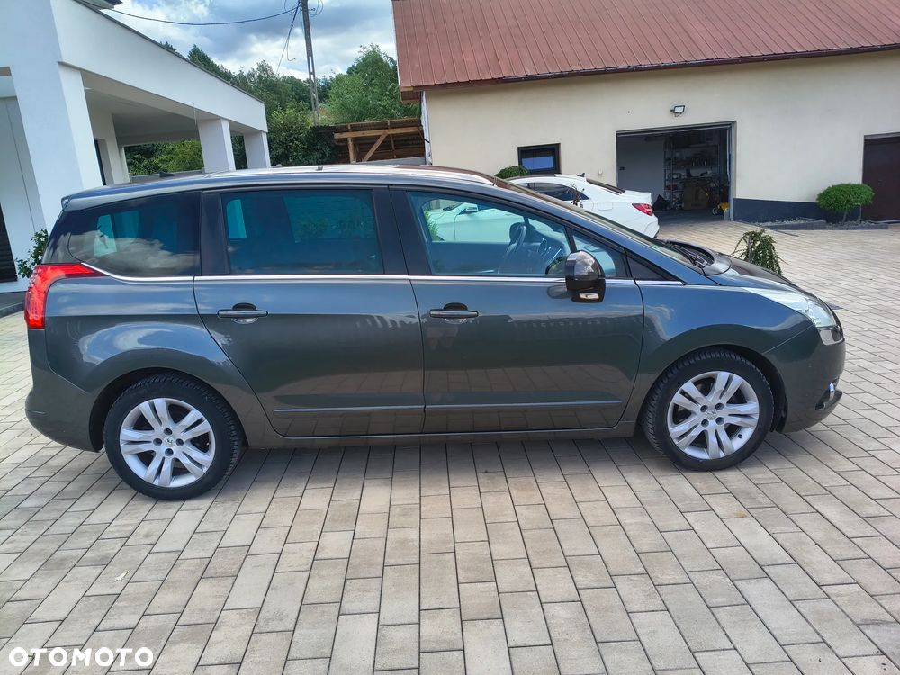 Peugeot 5008 - 8