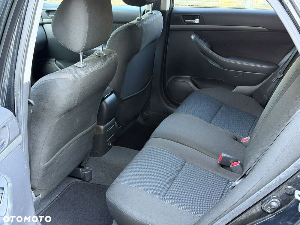 Toyota Avensis - 13