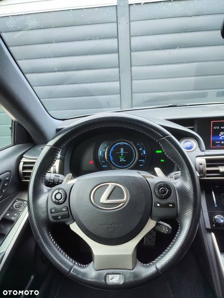 Lexus IS - 12