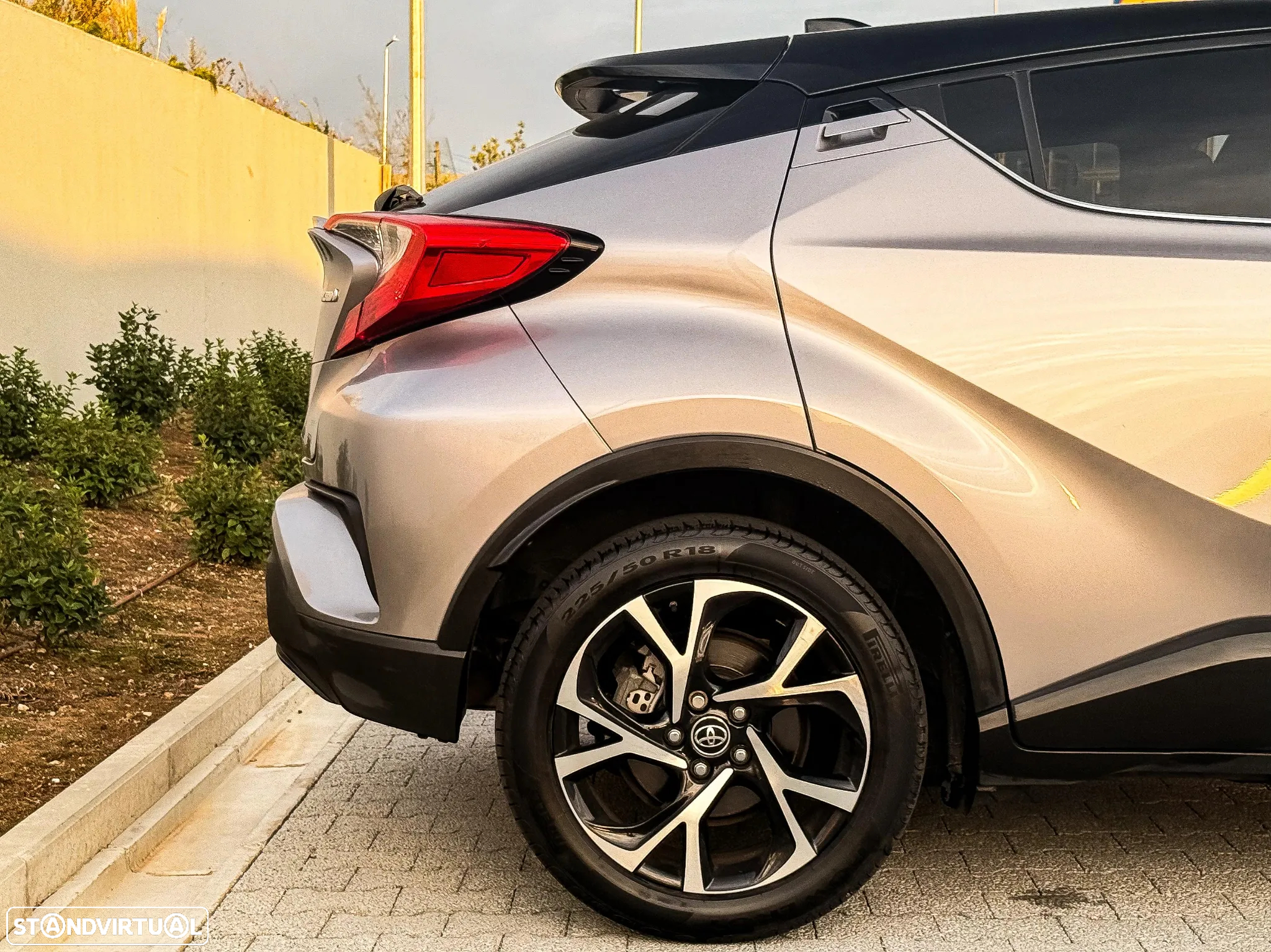 Toyota C-HR 1.8 Hybrid Exclusive - 8