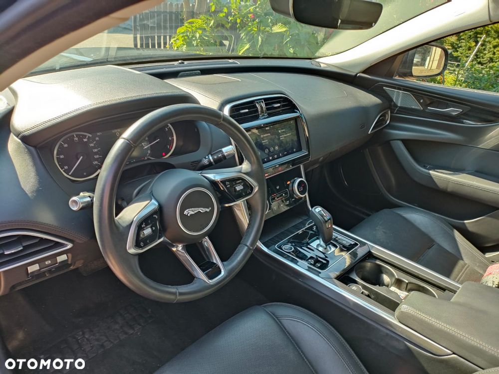 Jaguar XE P250 S - 7
