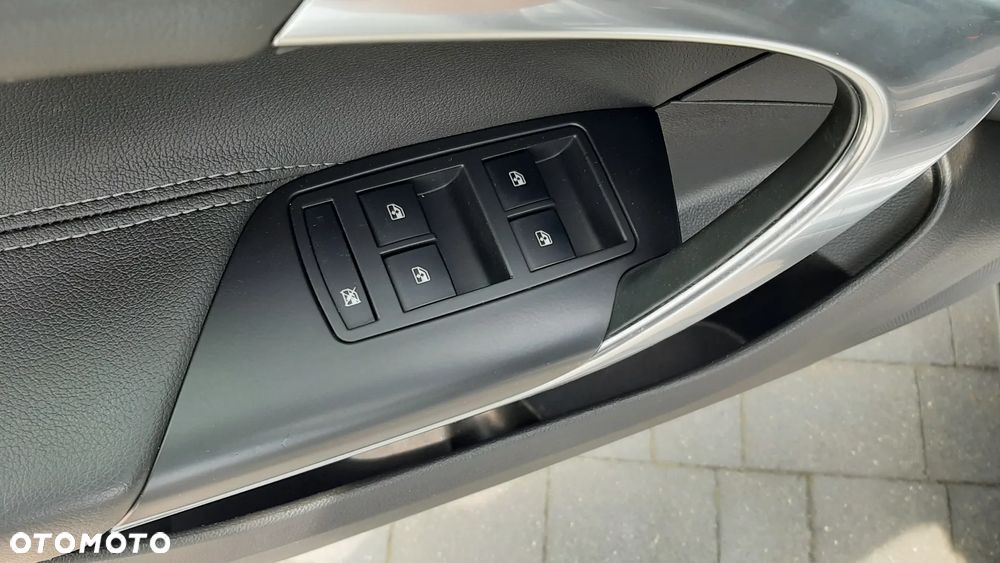 Opel Insignia - 10