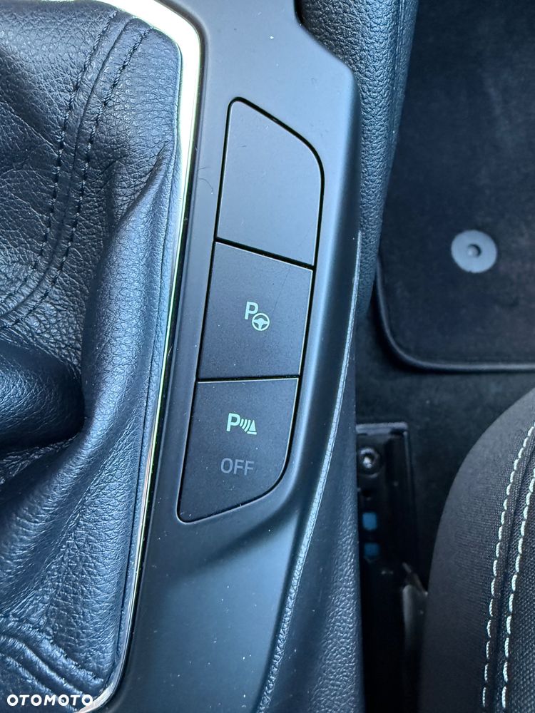 Ford Focus SW 1.0 EcoBoost S&S TITANIUM X - 17