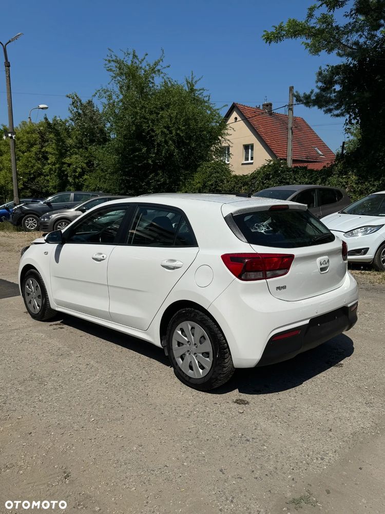 Kia Rio - 8